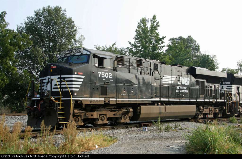 NS 7502